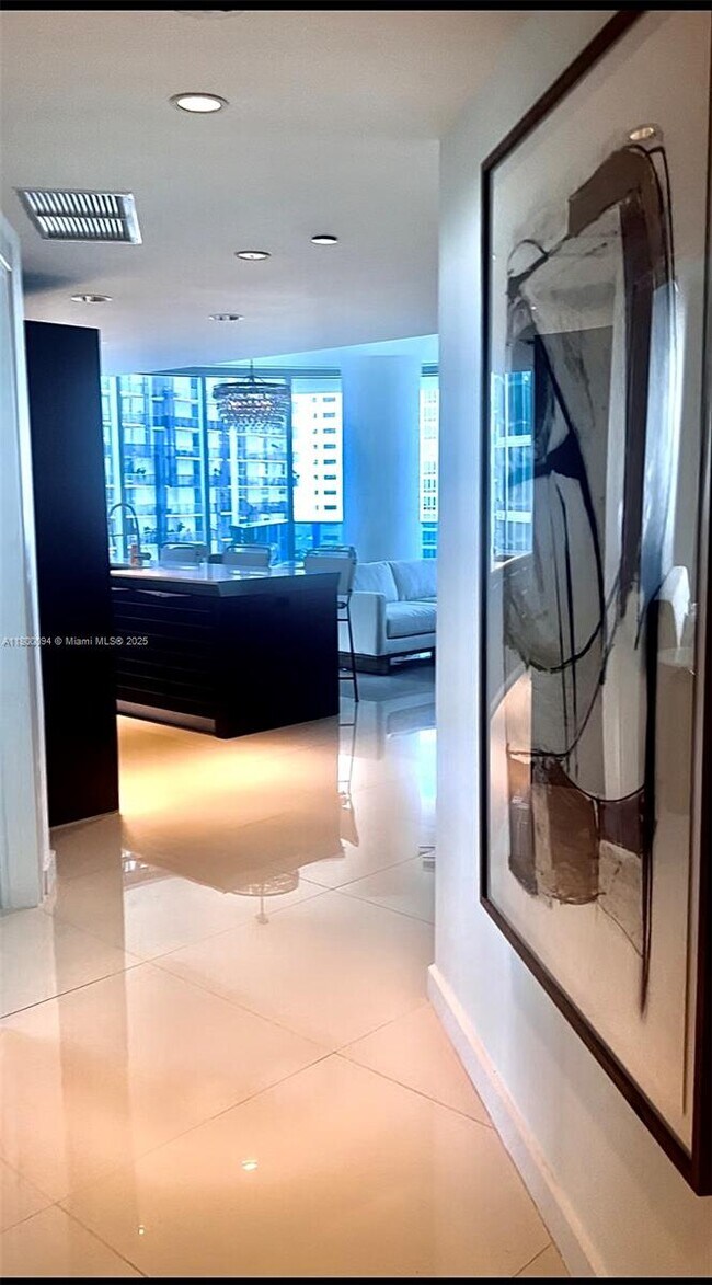 Building Photo - 200 Biscayne Blvd Way