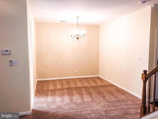 Building Photo - 16 Normandy Dr