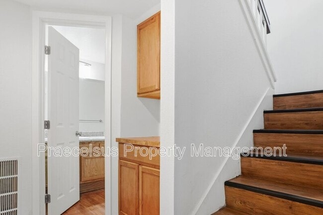 Building Photo - 1535 Apache Dr