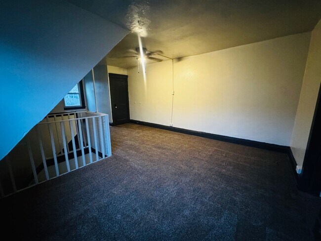 Building Photo - 576 E 110th St