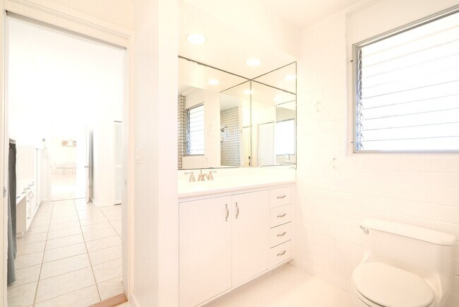 Building Photo - 1228 Koloa St