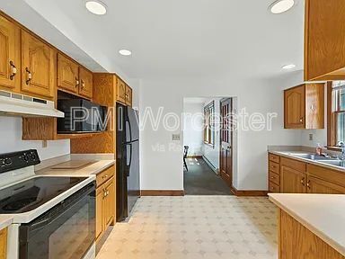 Building Photo - 178 Massasoit Rd