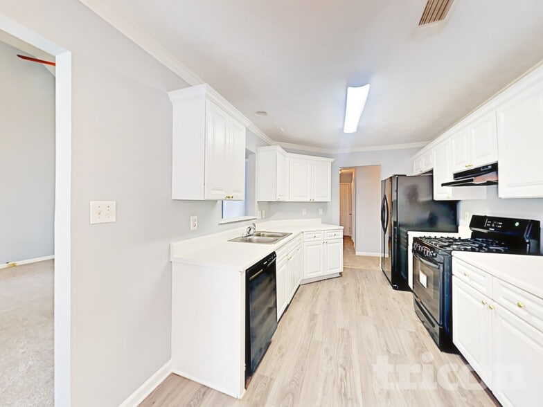 Building Photo - 555 Chaseridge Dr