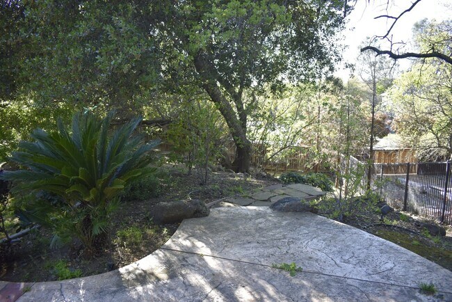 Building Photo - 630 Rogers Cir