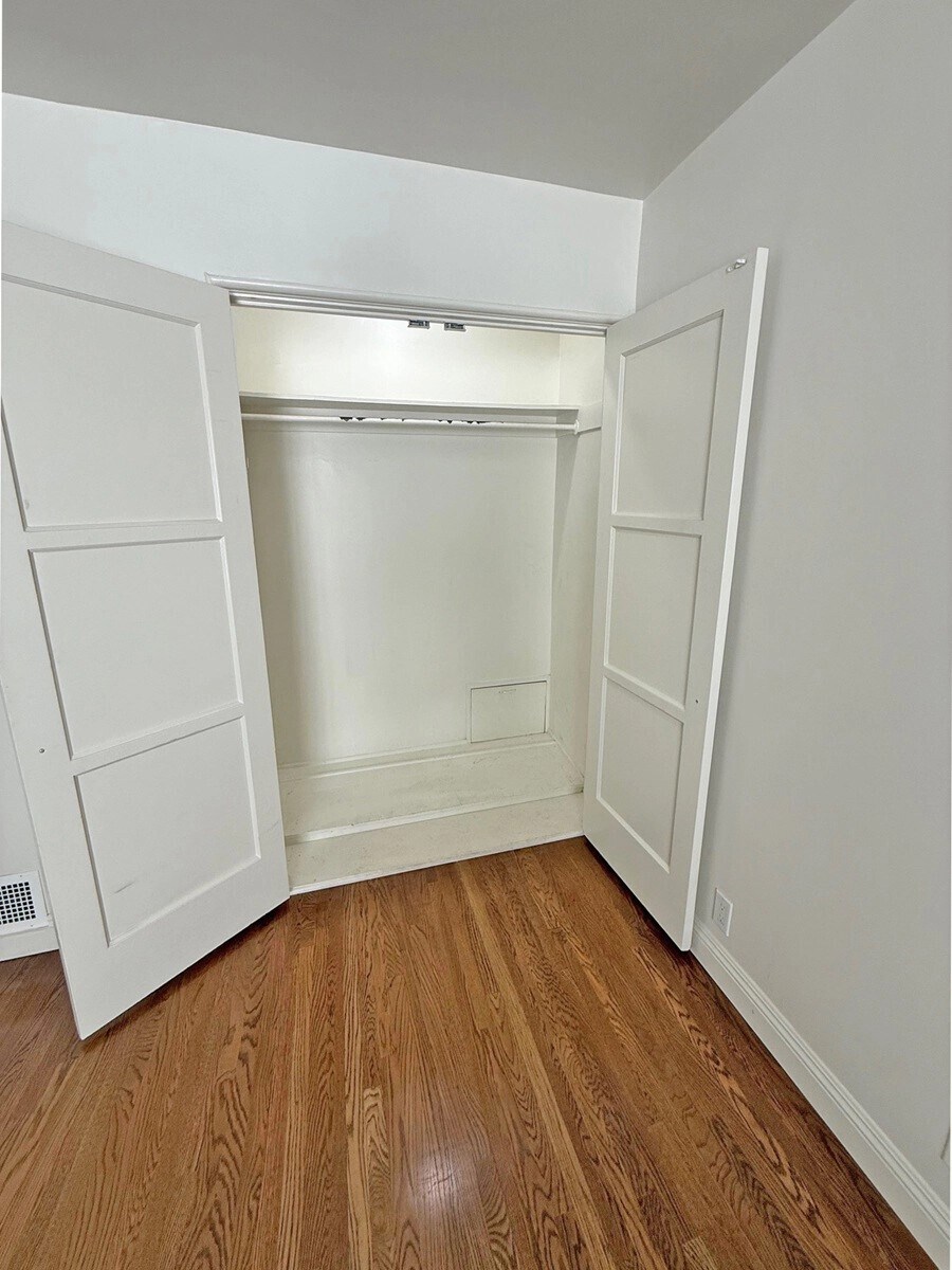 Building Photo - 1221 N Sweetzer Ave