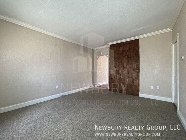 Building Photo - 39 Hickory St