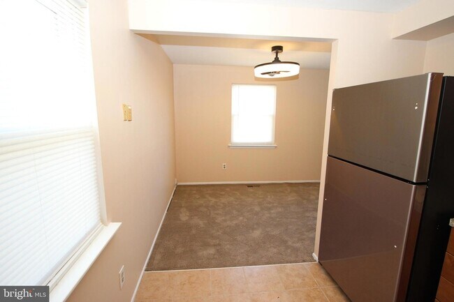 Building Photo - 13053 Blakeslee Dr