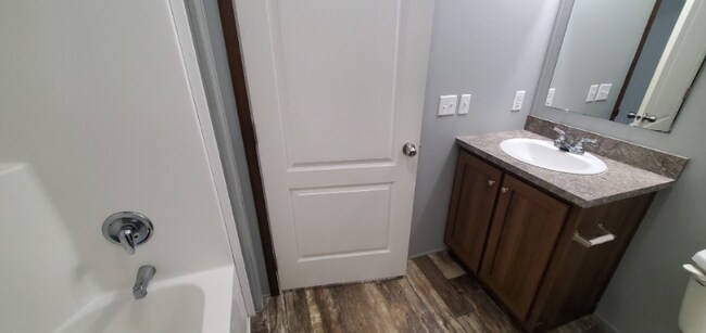 Building Photo - 5720 E Washington Rd