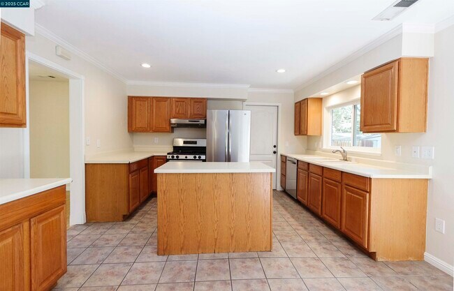 Building Photo - 409 Soule Ave