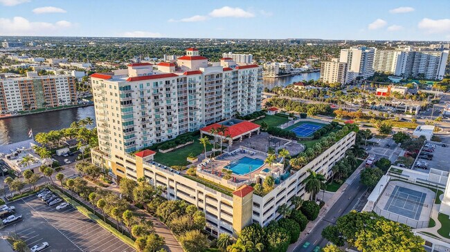 Building Photo - 3020 NE 32nd Ave