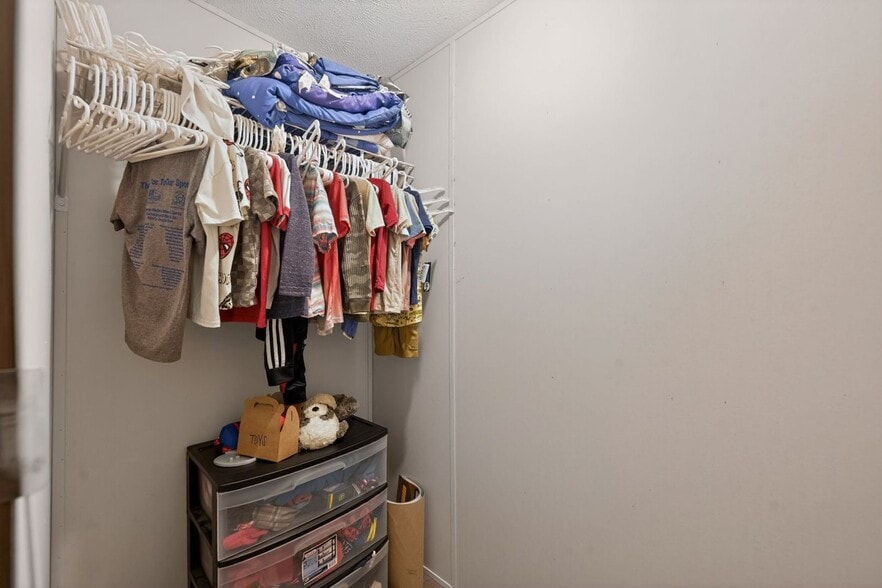 Building Photo - 122 Gibson St