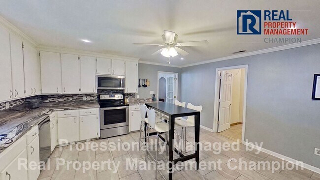 Building Photo - Charming 3 BD/2 BA Home Just 2 Miles from Camp Lejeune Main Gate