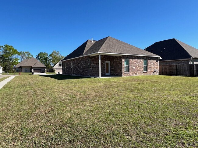 Building Photo - 9922 Stratford Dr