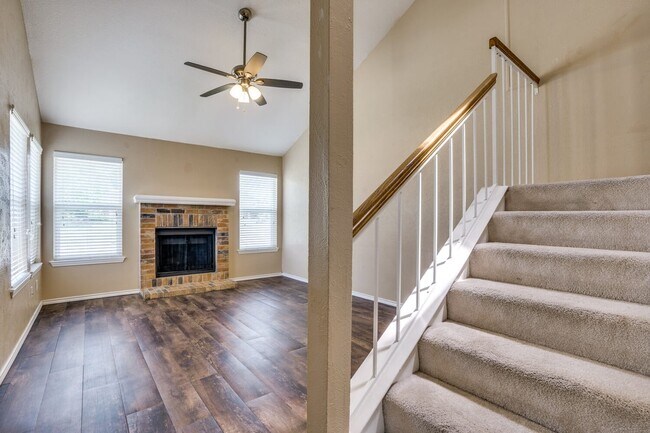Building Photo - 1410 Thackery Dr