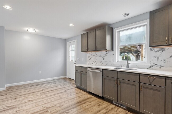 Building Photo - 4 Moran Ct