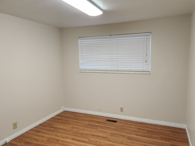 Building Photo - Great 4 Bd 2 Ba Home in Taylorsville