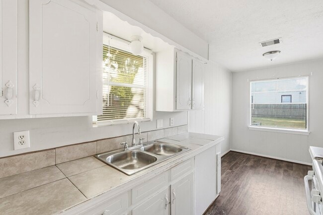 Building Photo - 3427 Prudence Dr