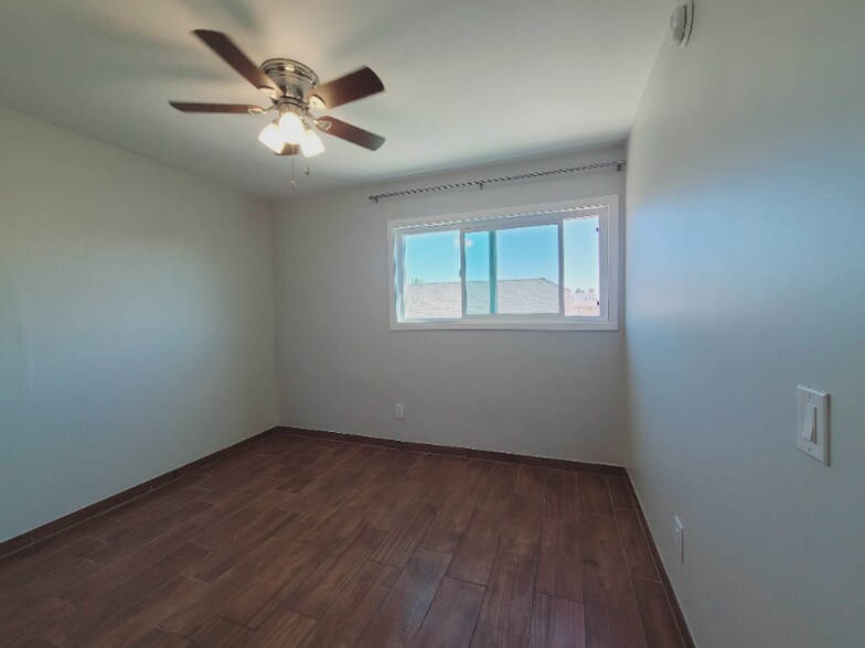 Building Photo - 1108 W 110th St