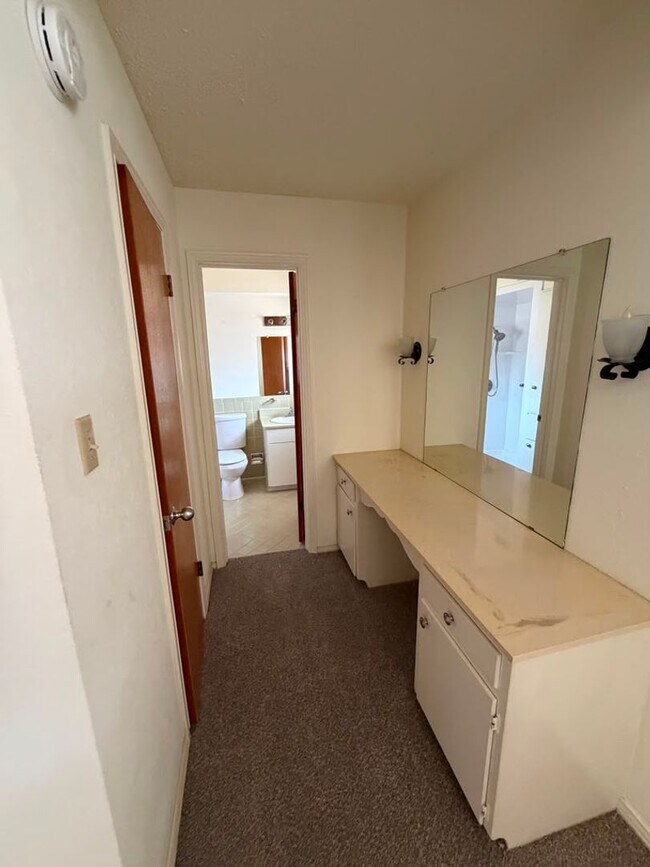 Building Photo - 5819 Sandhurst Ln