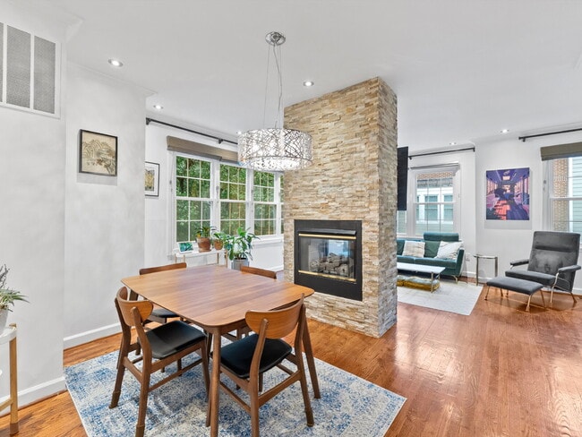 Building Photo - "Spacious 3-Bedroom Townhouse Retreat with...