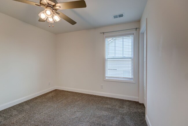 Building Photo - 1385 Harmon Ln