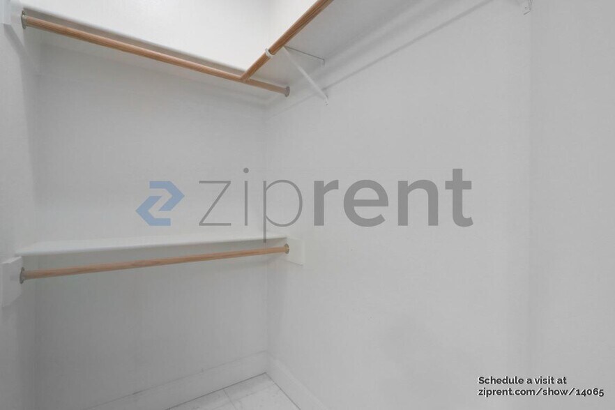 Building Photo - Unit