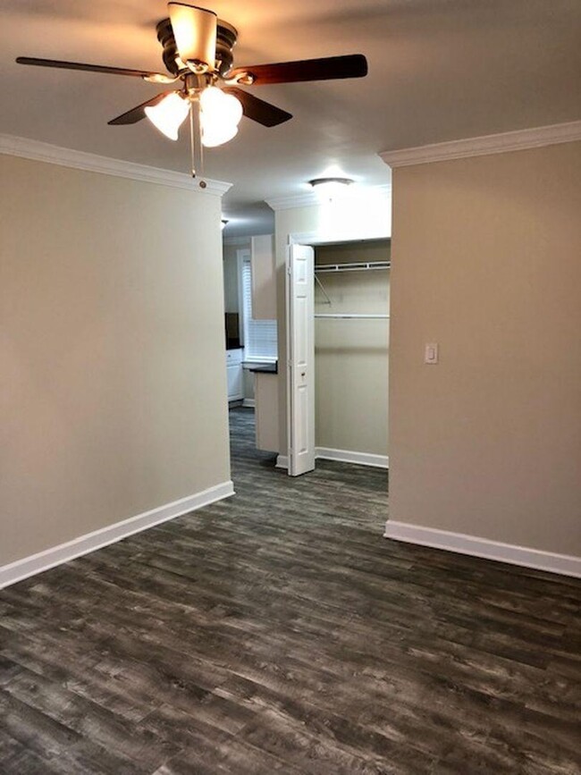 Building Photo - 1 bedroom in Chicago IL 60657
