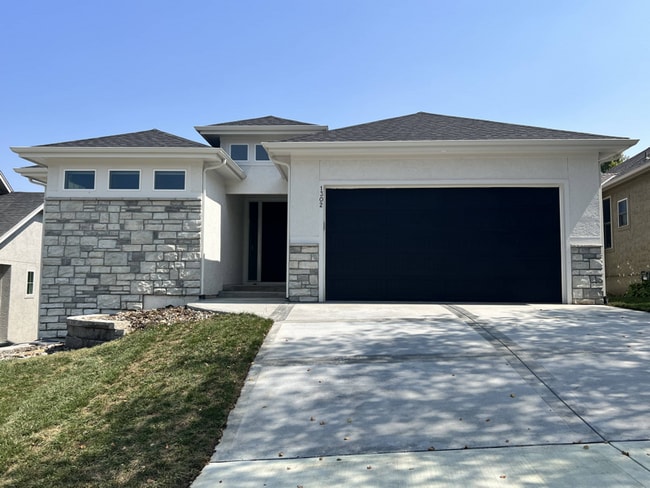Building Photo - 1302 SW Heartwood Dr
