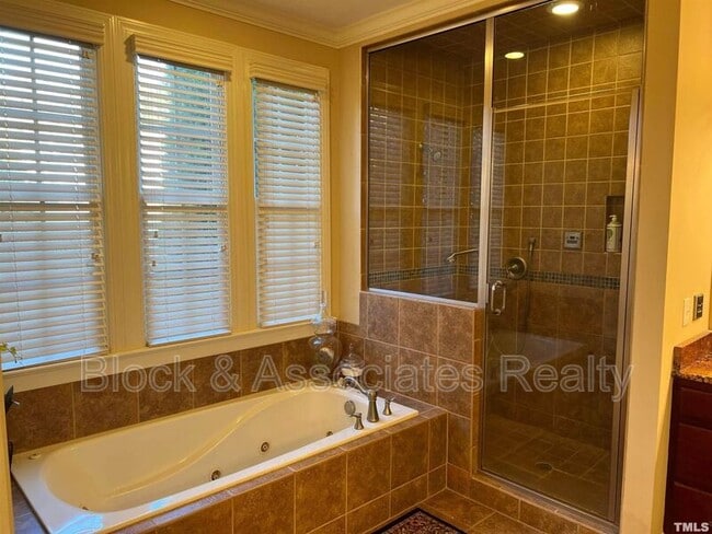 Building Photo - 10216 San Remo Pl