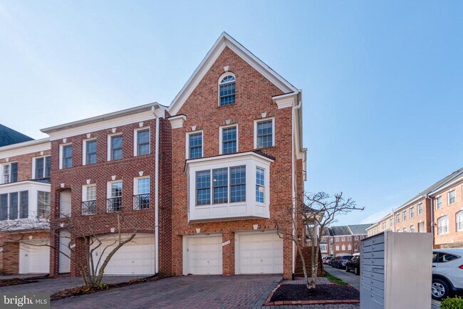 Building Photo - 1308 McLean Crest Ct