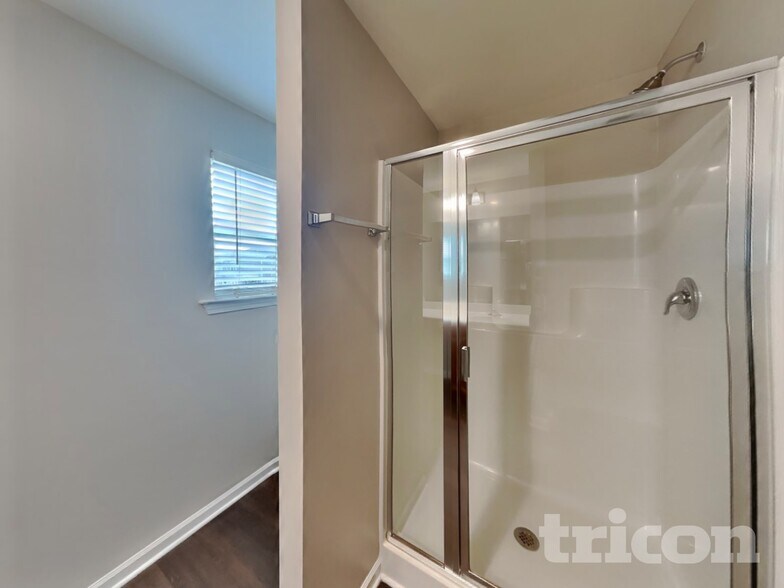 Building Photo - 3412 Vedette Ln