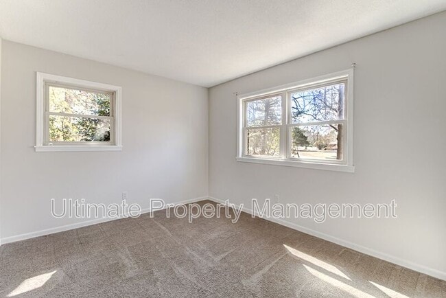 Building Photo - 402 Kingston Rd