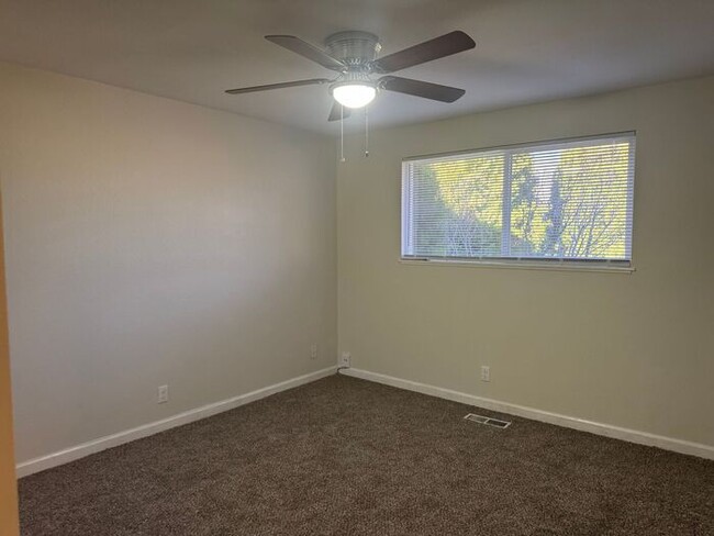 Building Photo - Your Dream Rental Home Awaits in Sparks!