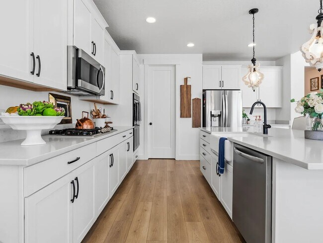Building Photo - 301 S Thomas Cir