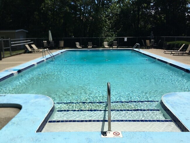 Building Photo - 96 Richardson Rd