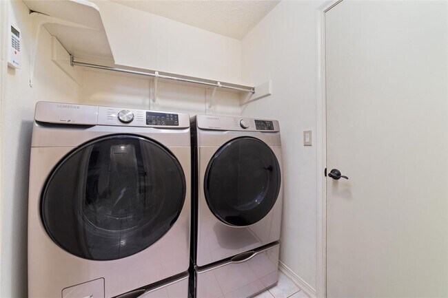 Building Photo - 13123 Careywood Dr