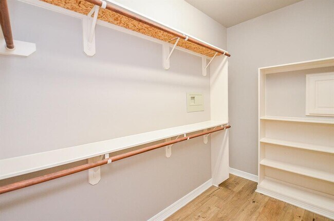 Building Photo - 1407 Kennoway Park Dr