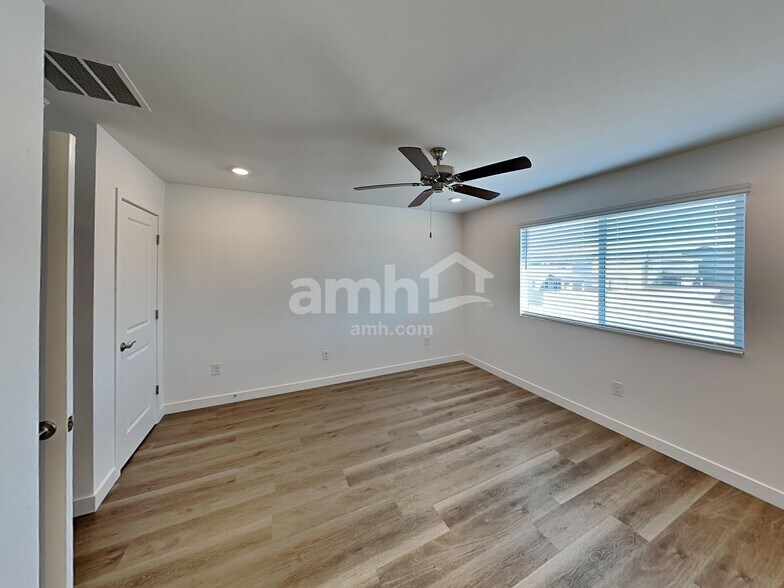 Building Photo - 9714 N Rancho Lozano