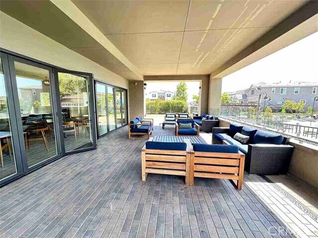 Building Photo - 100 Skypoint