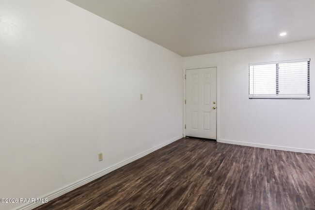 Building Photo - 770 N Dodge Blvd