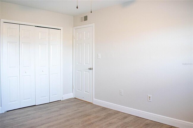 Building Photo - 847 Sky Lake Cir