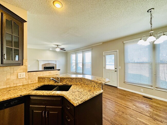 Building Photo - **BRAND NEW CARPETS** Beautiful Home in Bl...