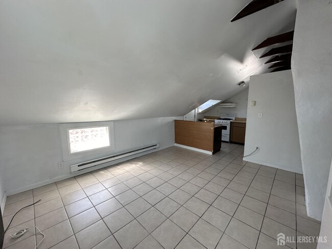 Building Photo - 84 Guilden St