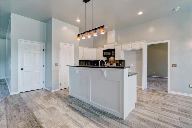 Building Photo - 2023 Westbury Dr