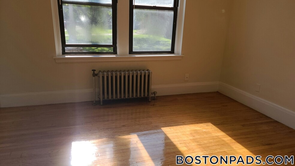 Building Photo - 349 Pleasant St