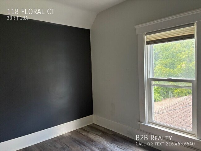 Building Photo - 118 Floral Ct