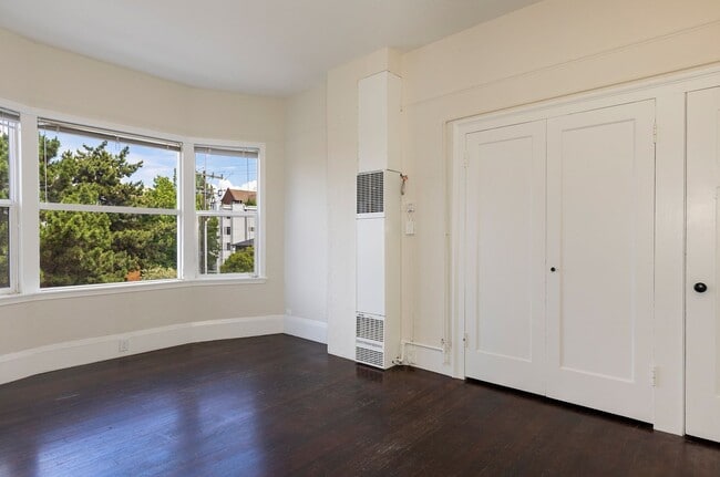 Interior Photo - Buena Vista