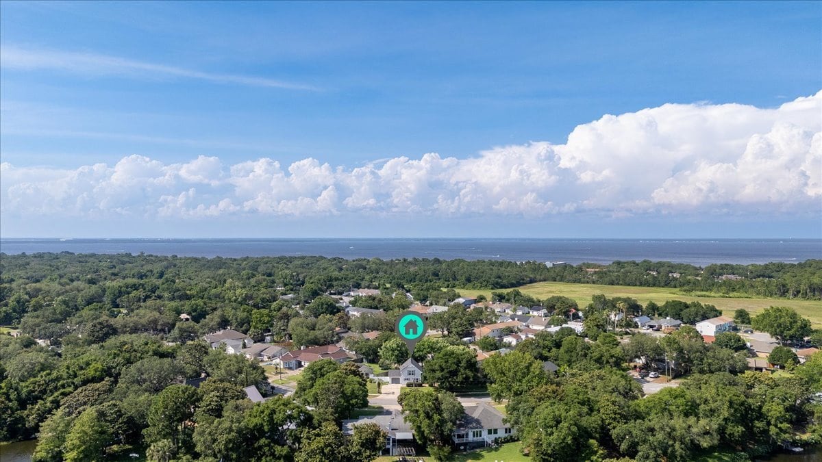 Building Photo - 817 N Lakeside Dr