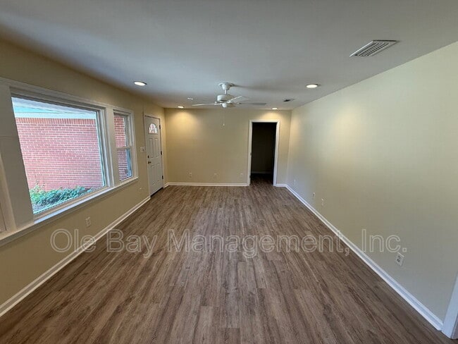 Building Photo - 5011 Highcrest Dr