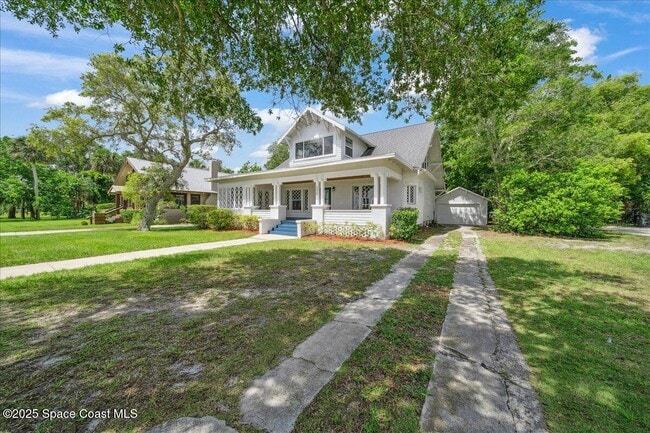 Building Photo - 1326 Riverside Dr